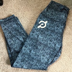 Never worn peloton leggings